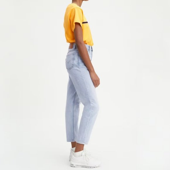 Levi's Light Wash Mom Jean Size 28 - Picture 2 of 14